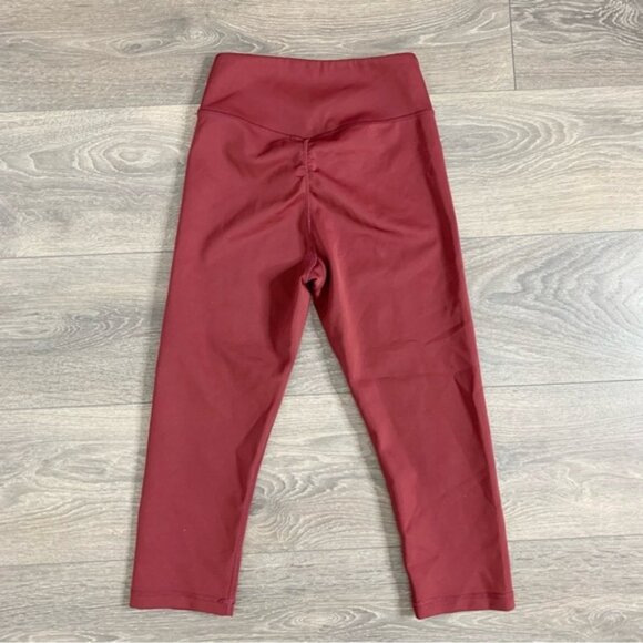 Love Wave Revolve Amy Capri Pant Leggings Cropped High Rise Bordeaux Size Small - Picture 10 of 14